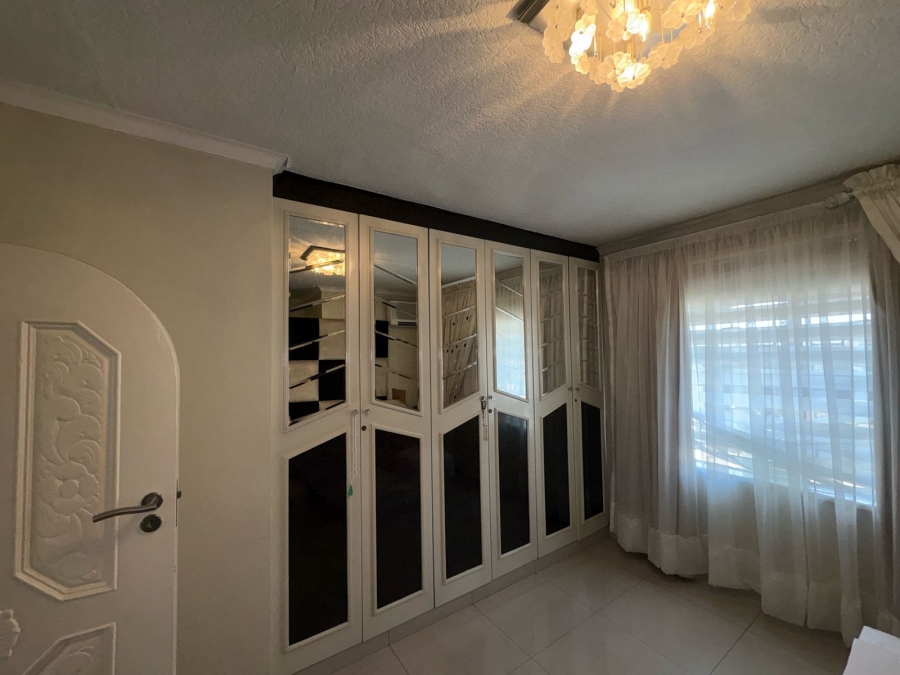 5 Bedroom Property for Sale in Zinniaville North West